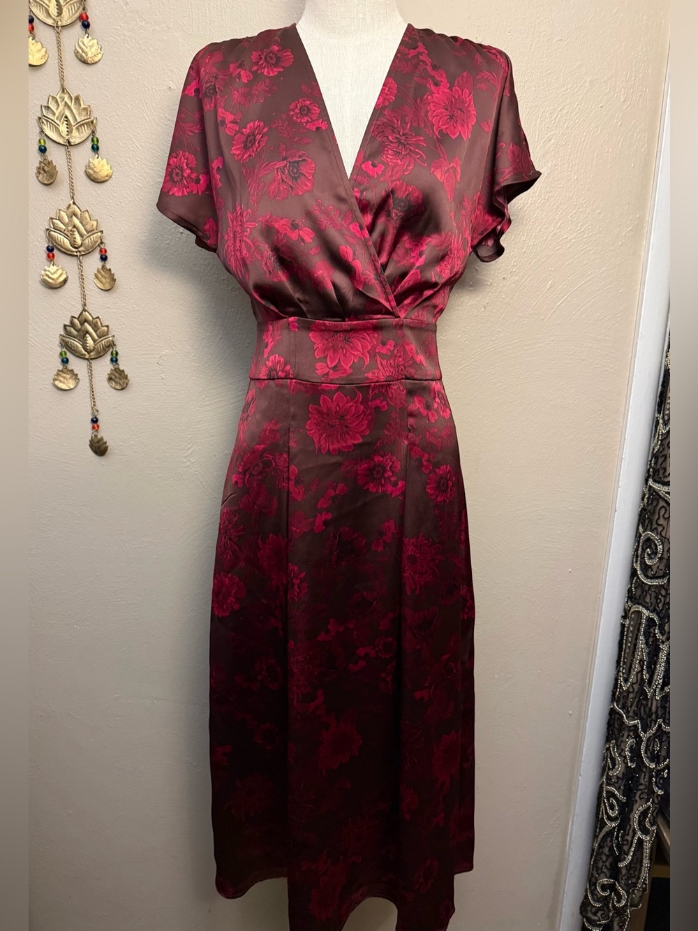 Chelsea28 Surplice V-Neck Satin Midi Dress Brown Burgundy Floral Print Size XXS